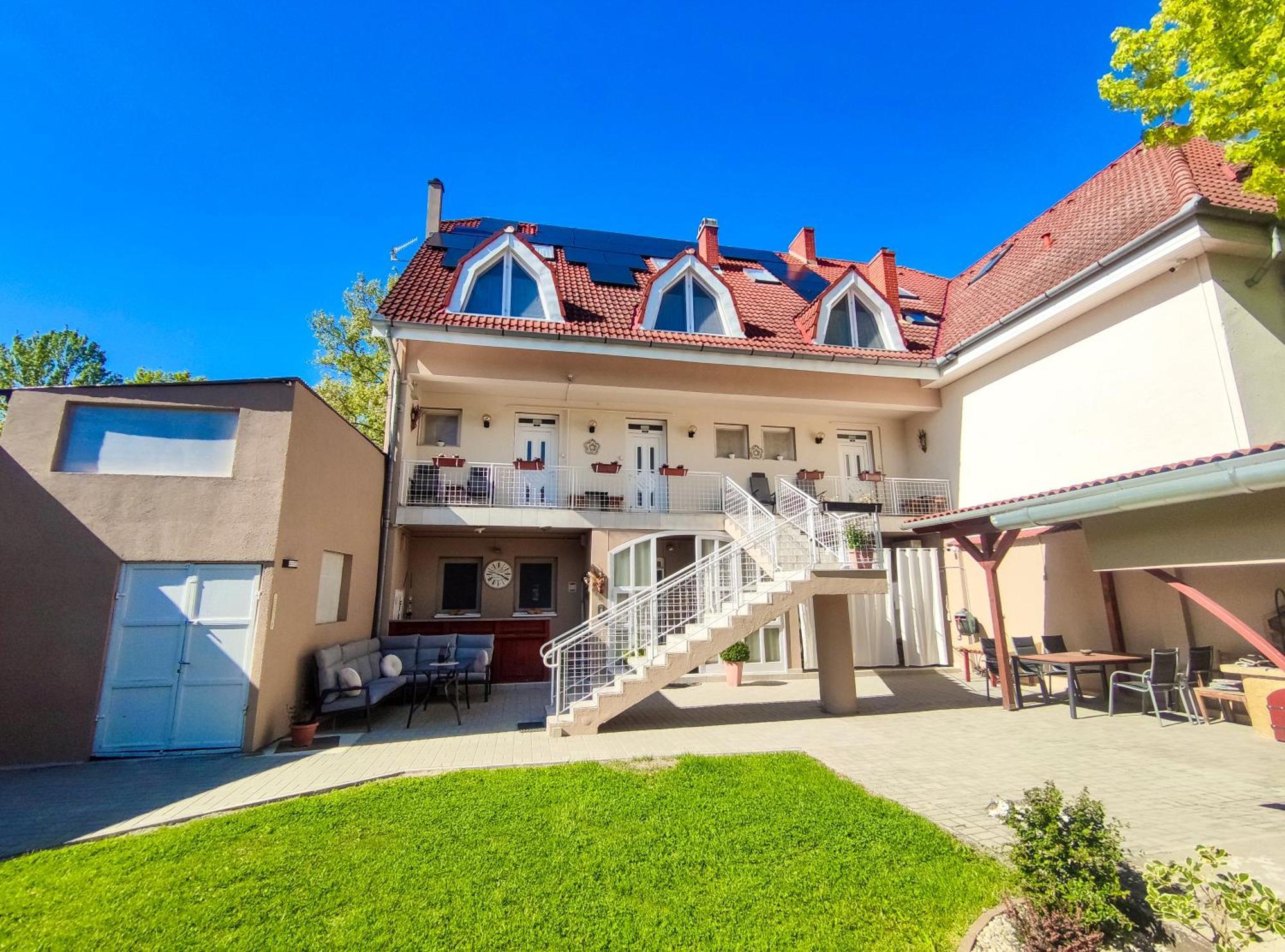 Weinberger Vendeghaz Hotel Zamárdi Exterior photo